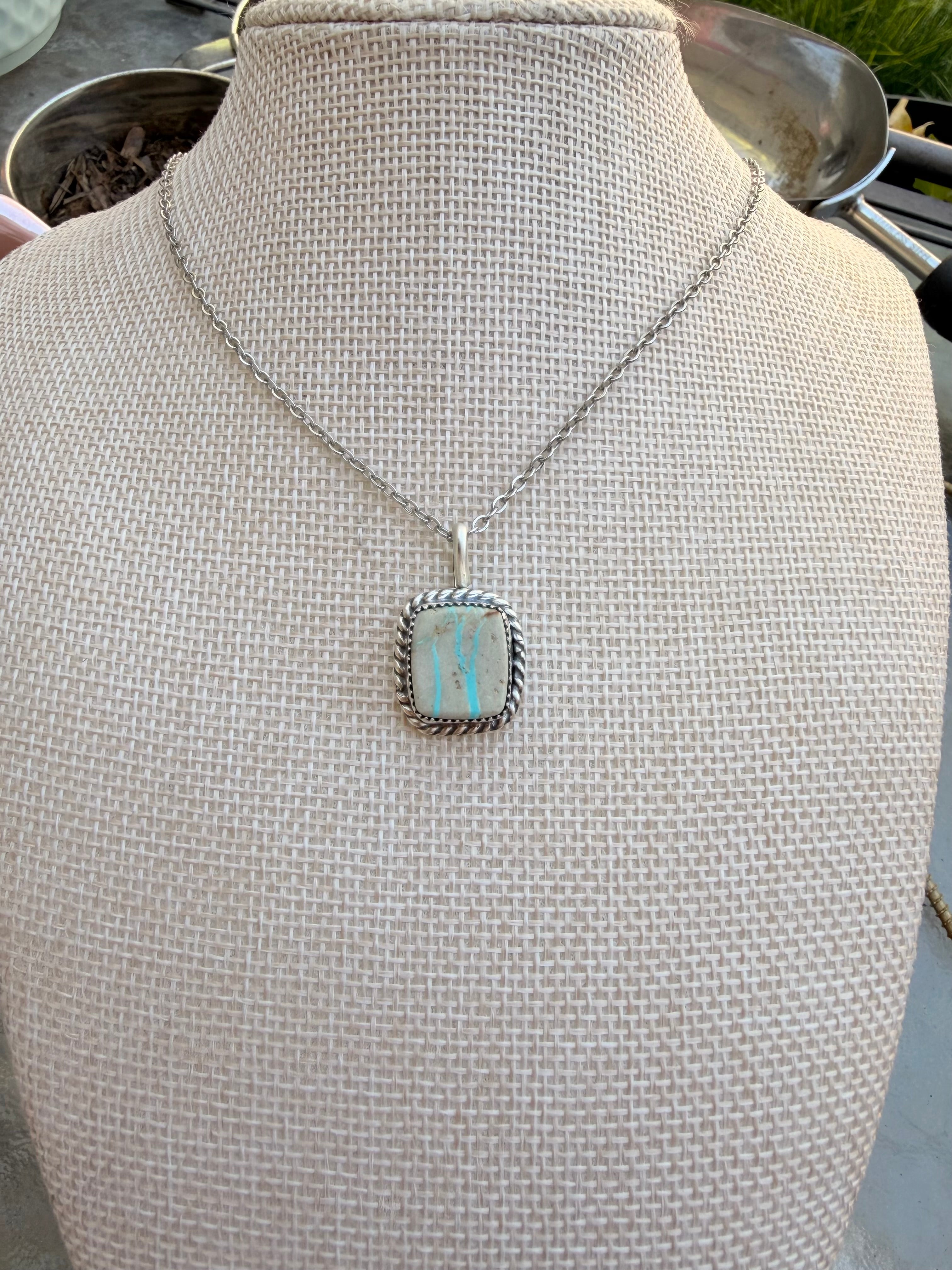 Valley view ribbon pendant