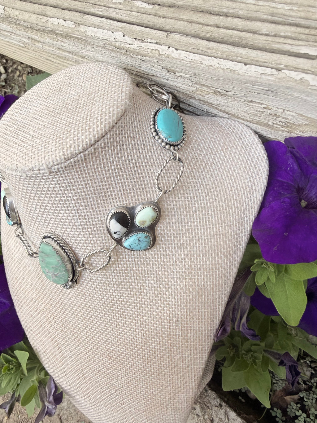 Very large multi stone choker