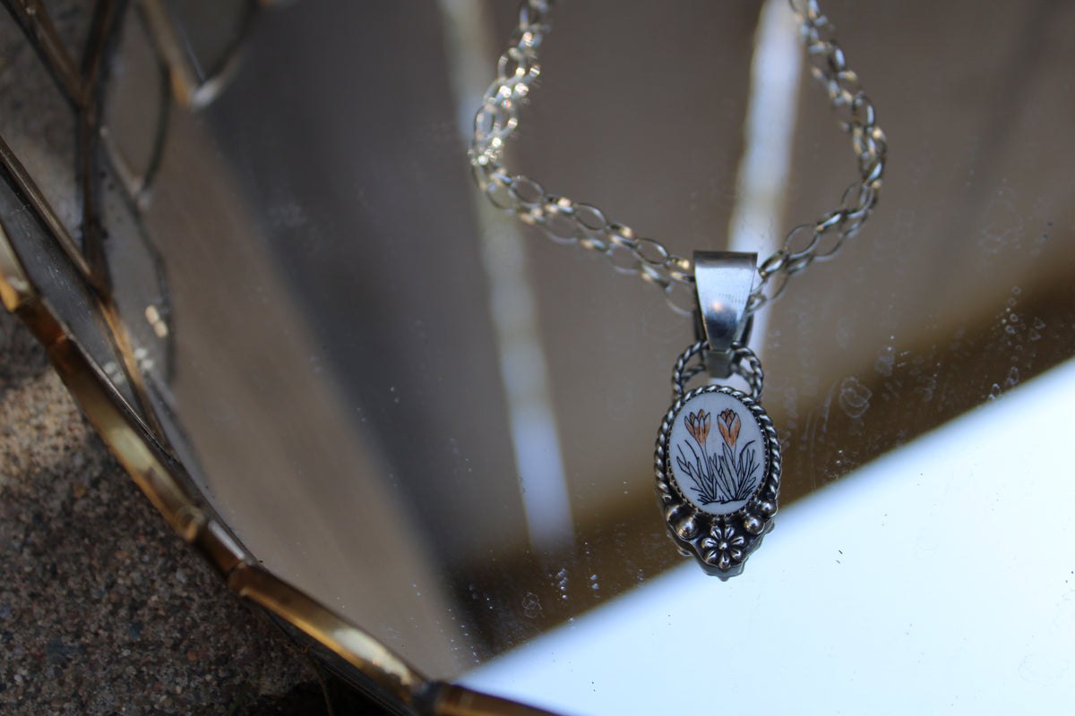 Flower power pendant