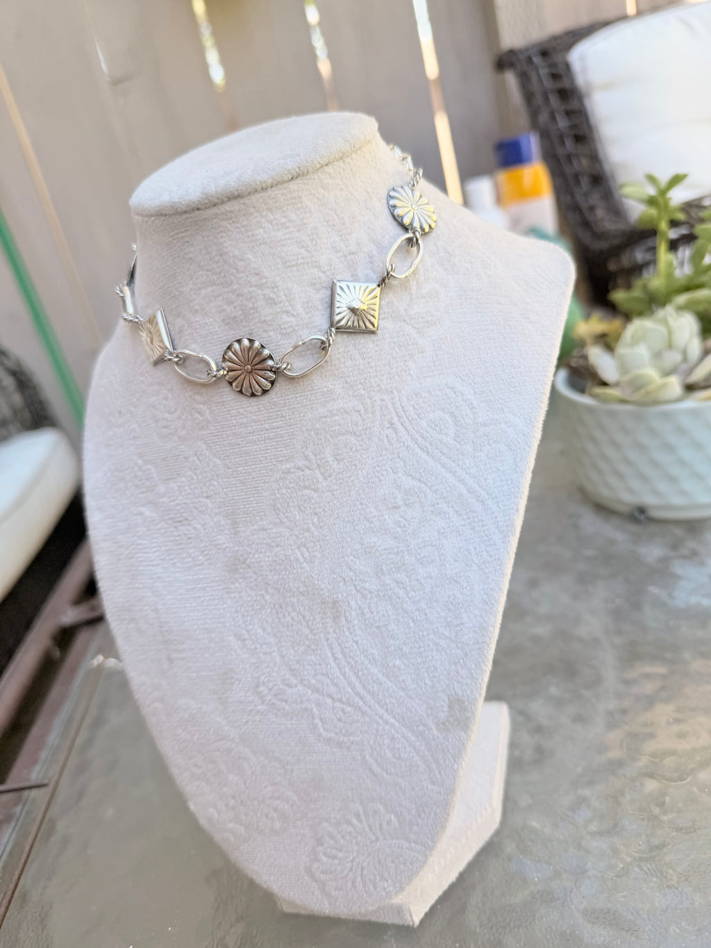Concho choker