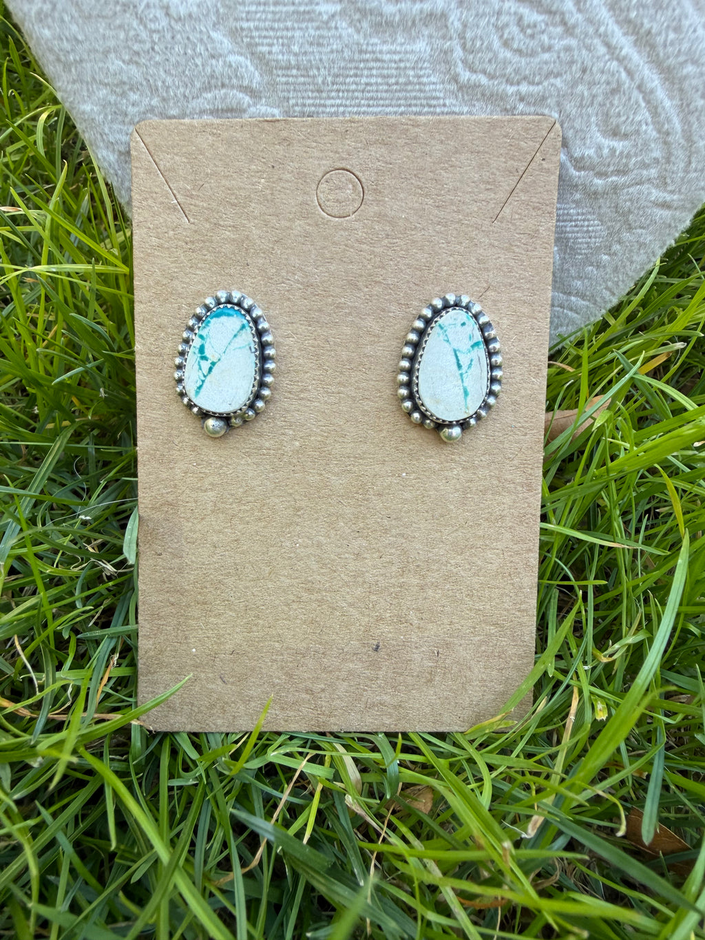 Valley view ribbon turquoise studs