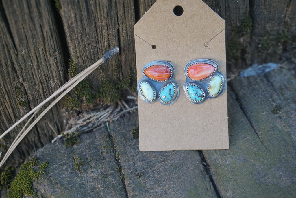Cluster stud earrings
