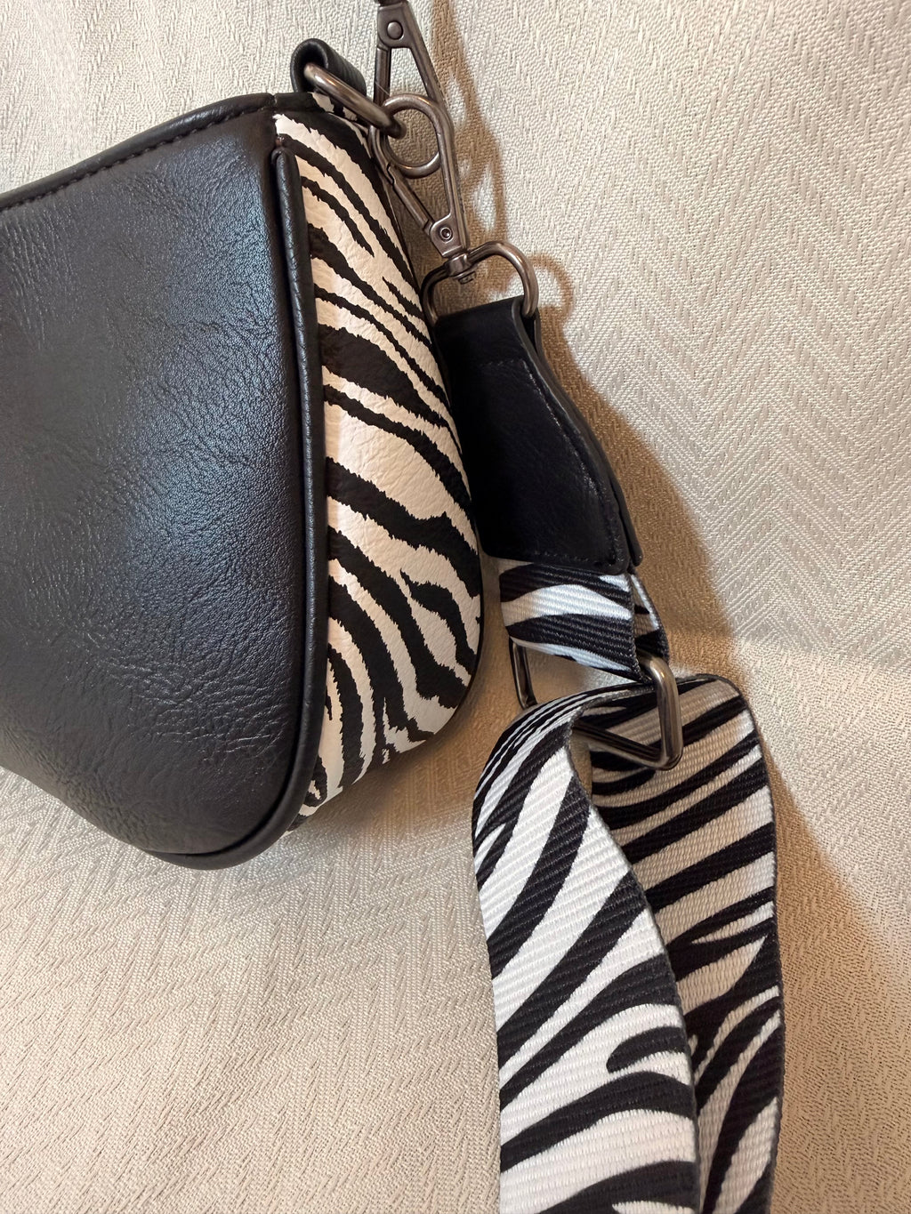 Wrangler Zebra shoulder bag