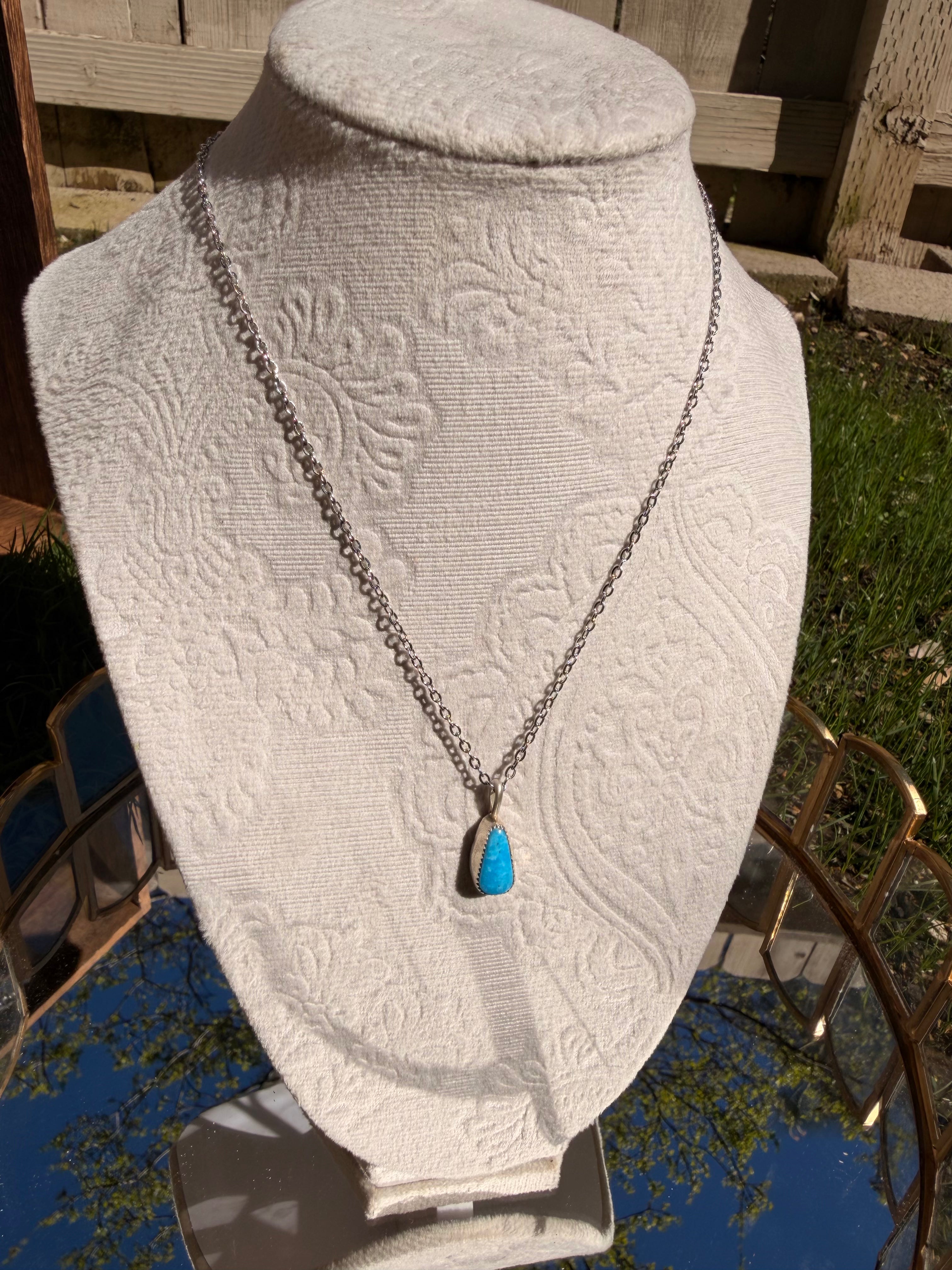 Dainty turquoise pendant necklace